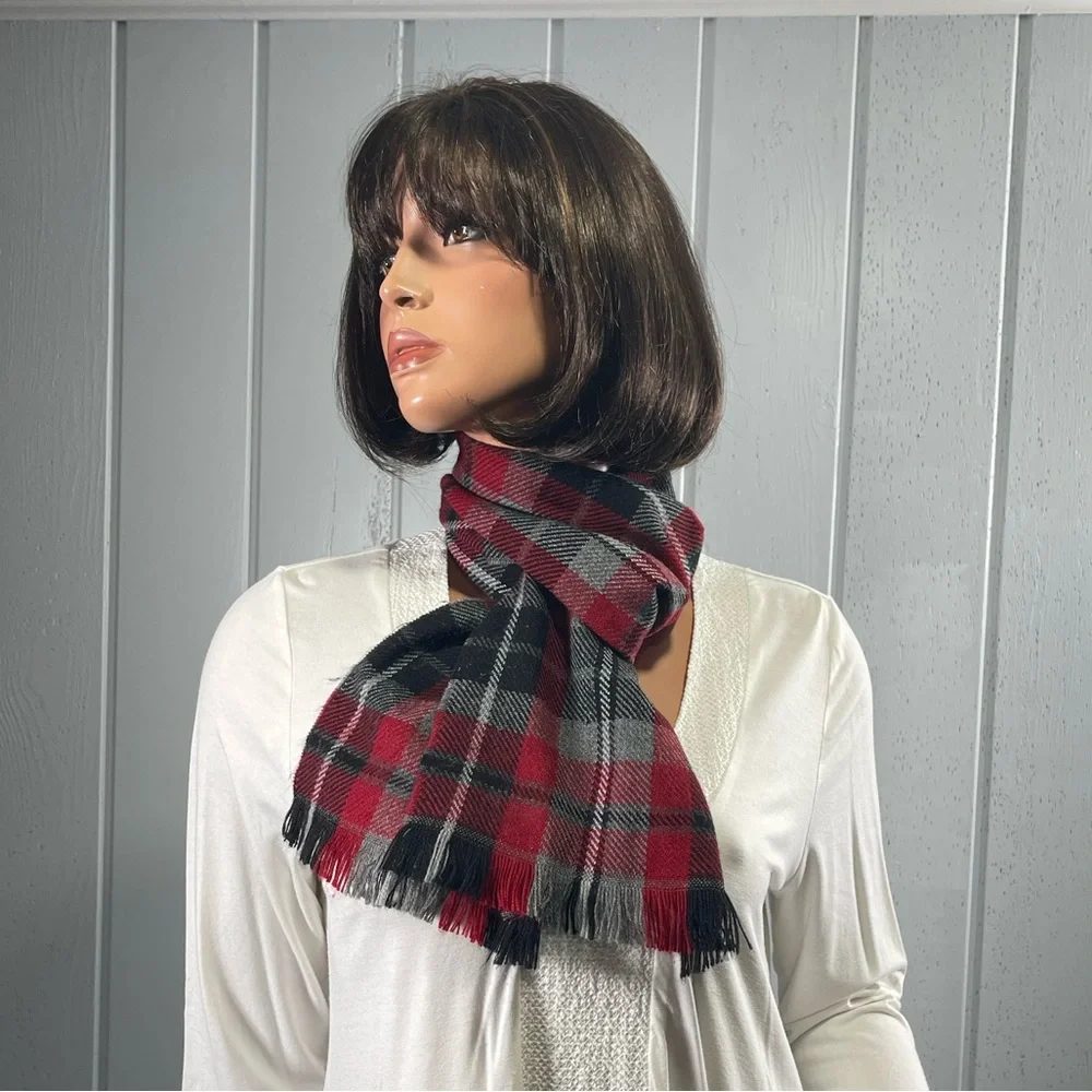 *Women's Classic Plaid Scarf